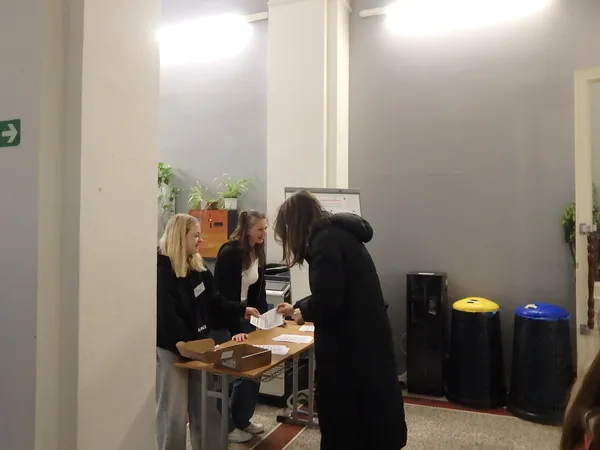 P1311117